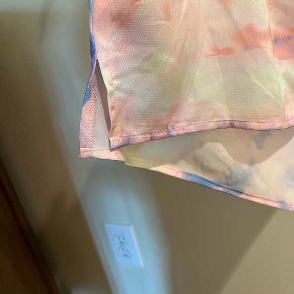 Cowl-neck, semi-cropped tie-dye tank top - Picture 5 of 6